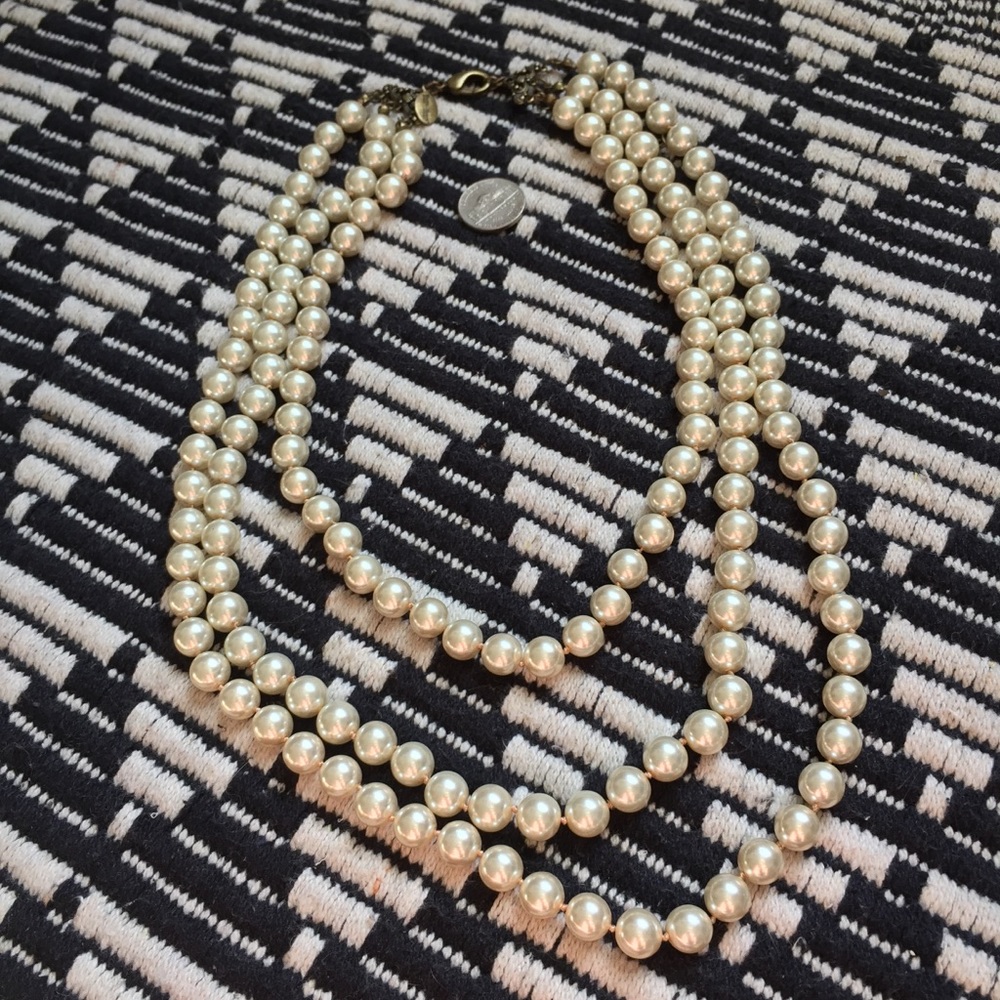 Faux Pearl Necklace 🐚